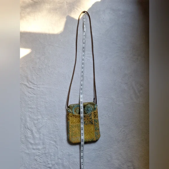 Maruca Cupcake Crossbody Purse / Small bag - Picture 8 of 16